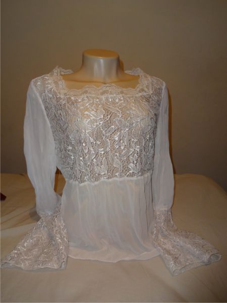 Blusa em renda branca tam. P
